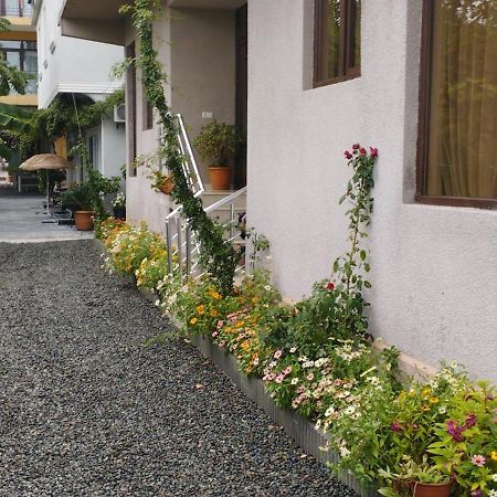 Lia Guest House Кобулети Екстериор снимка