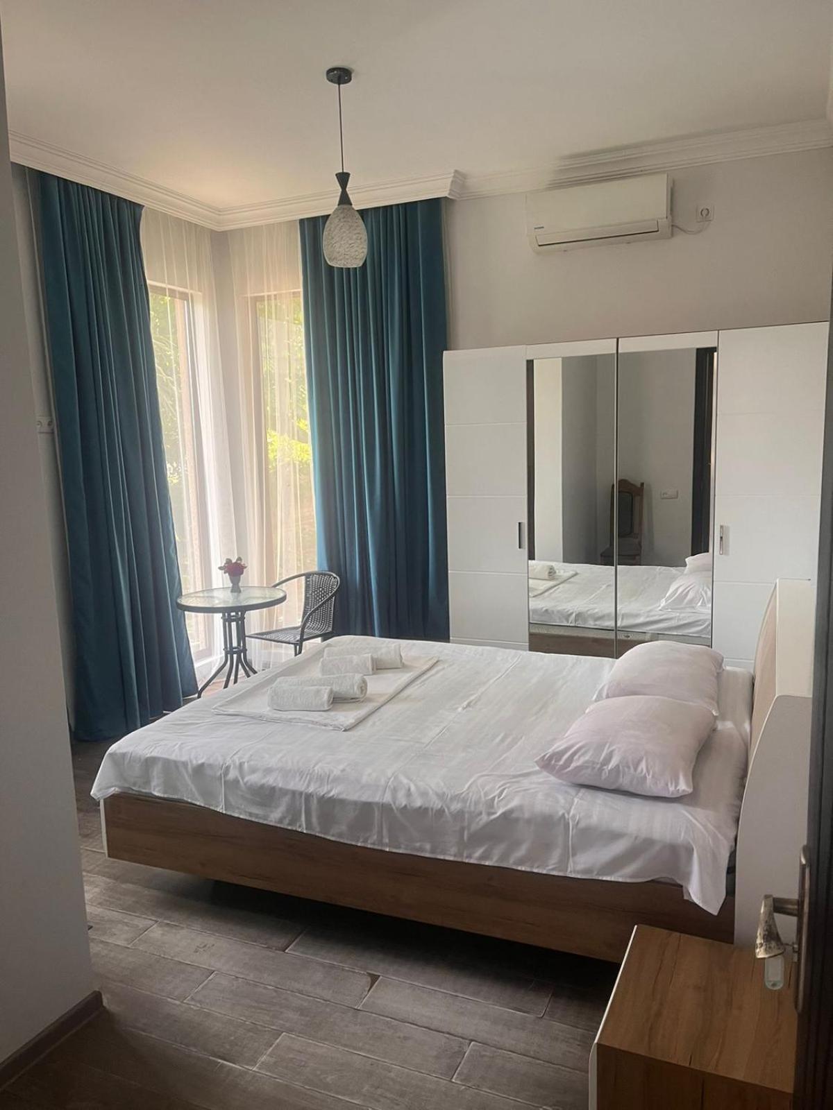 Lia Guest House Кобулети Екстериор снимка