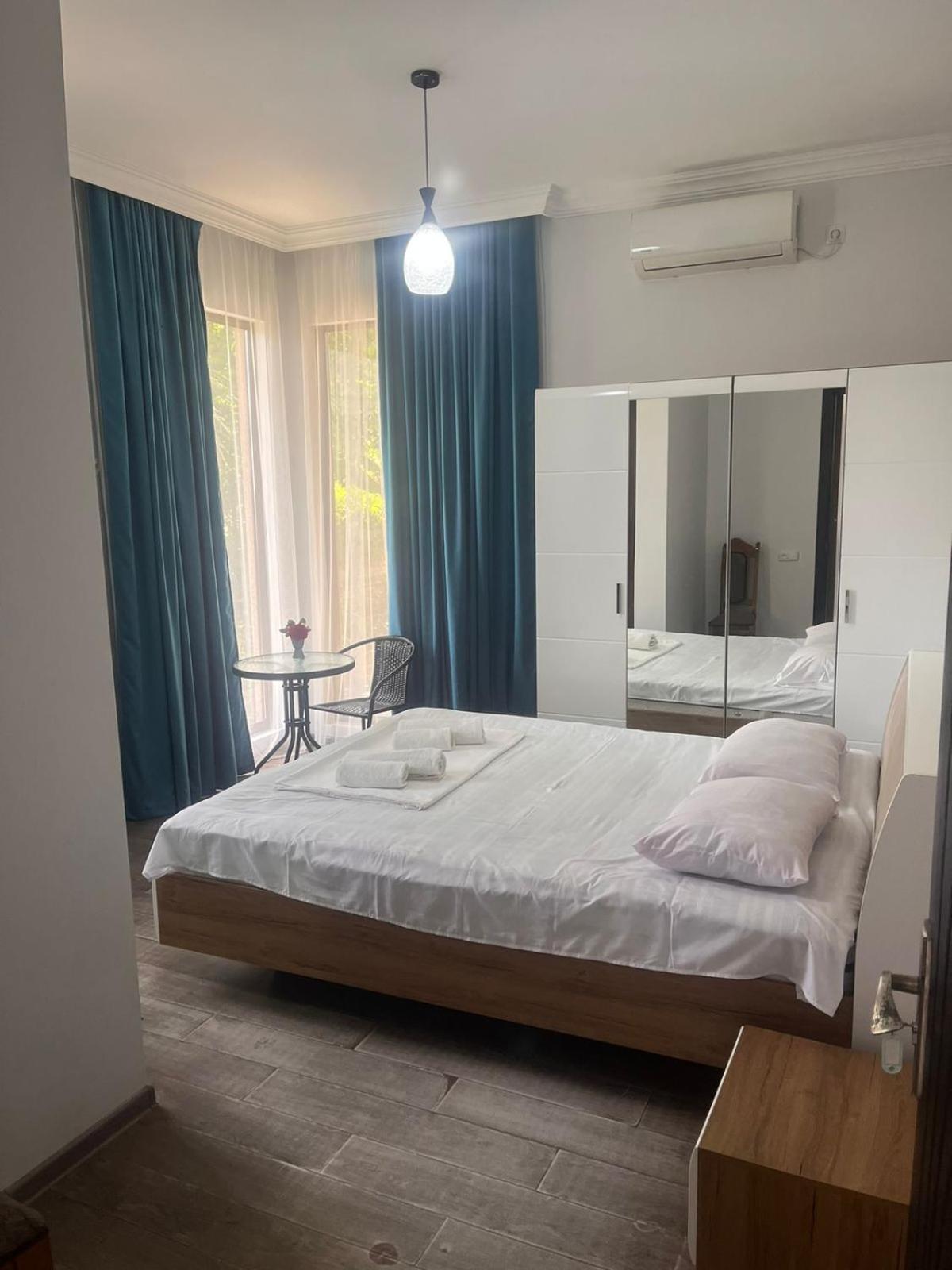 Lia Guest House Кобулети Екстериор снимка