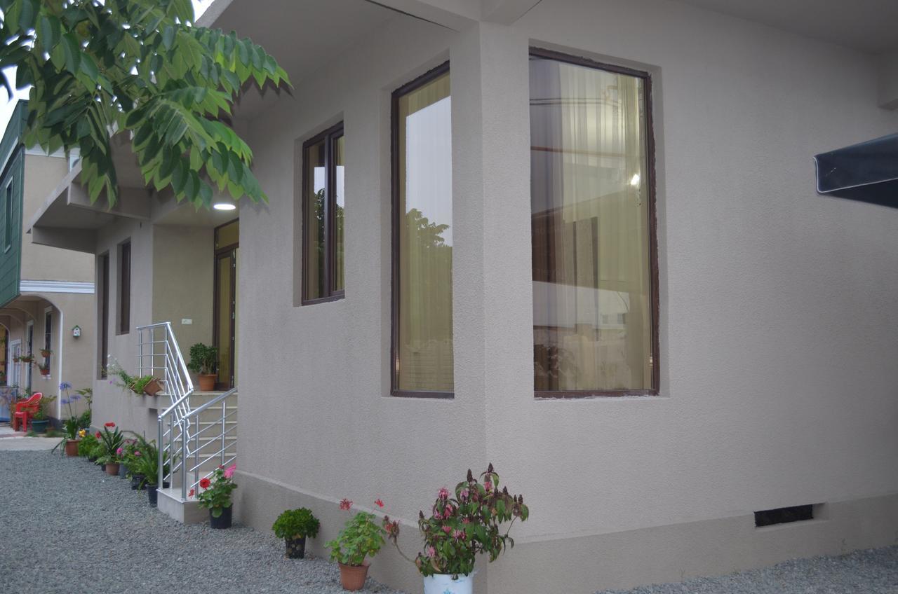 Lia Guest House Кобулети Екстериор снимка