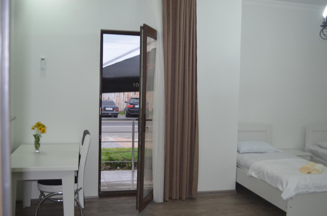 Lia Guest House Кобулети Екстериор снимка