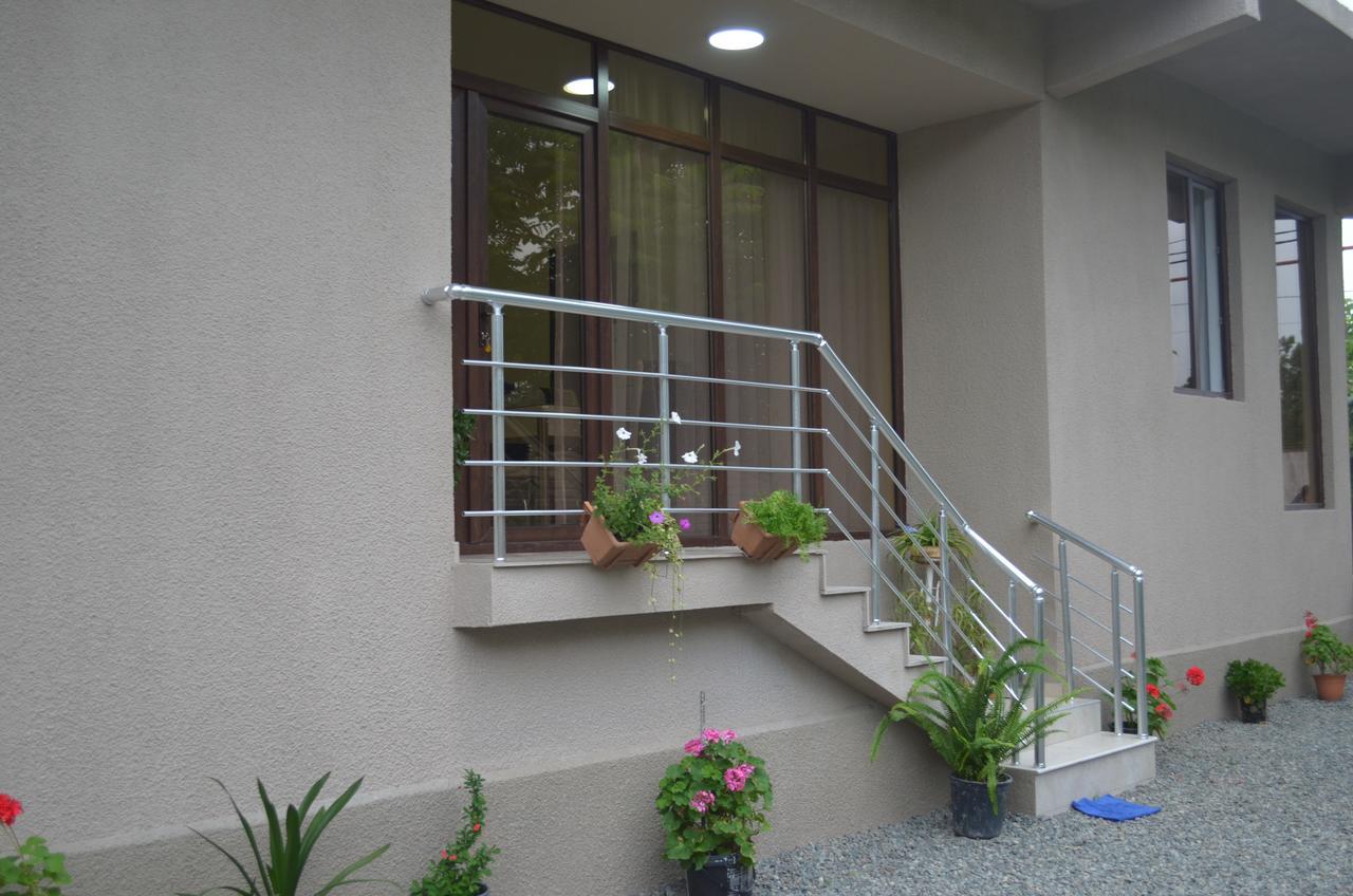 Lia Guest House Кобулети Екстериор снимка