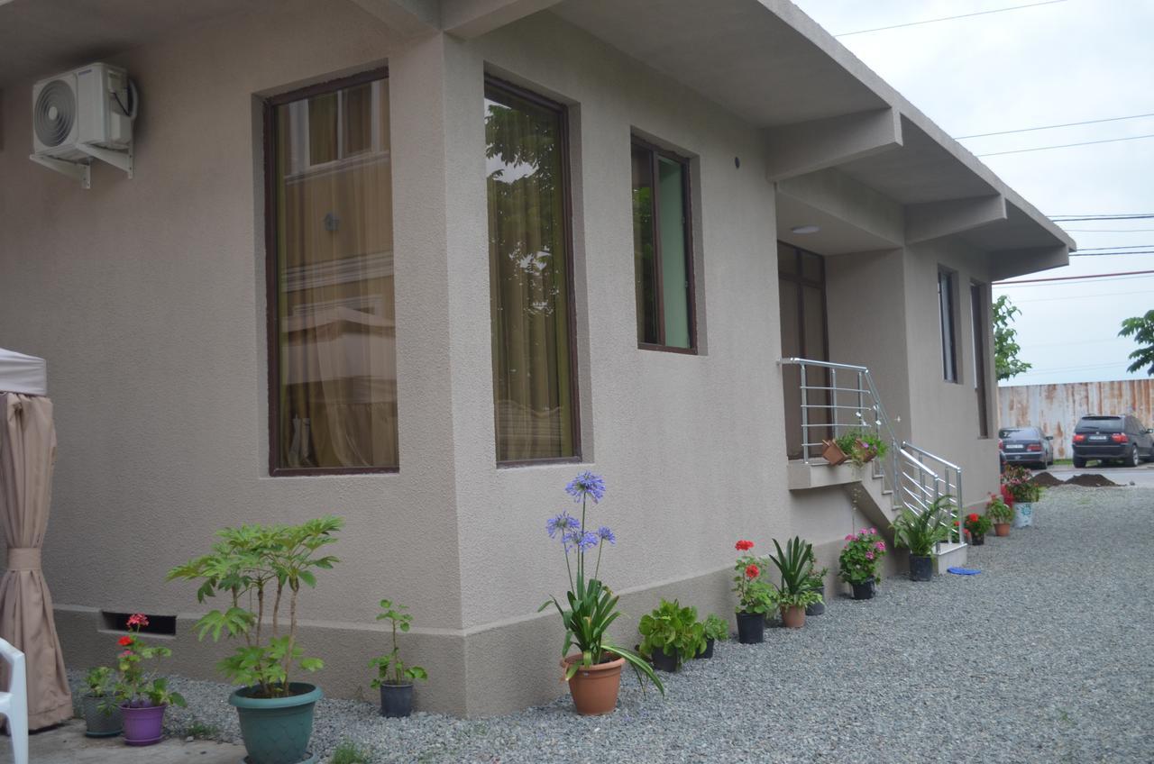 Lia Guest House Кобулети Екстериор снимка