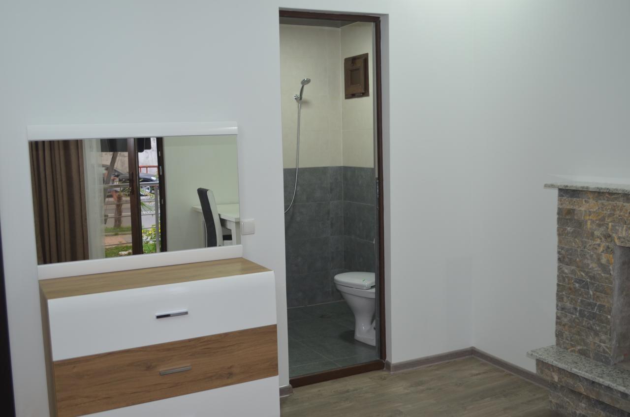 Lia Guest House Кобулети Екстериор снимка