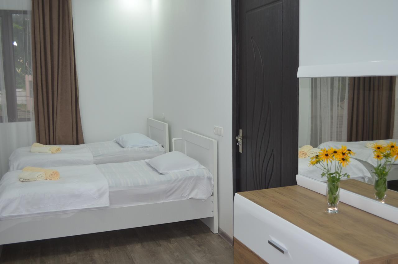 Lia Guest House Кобулети Екстериор снимка